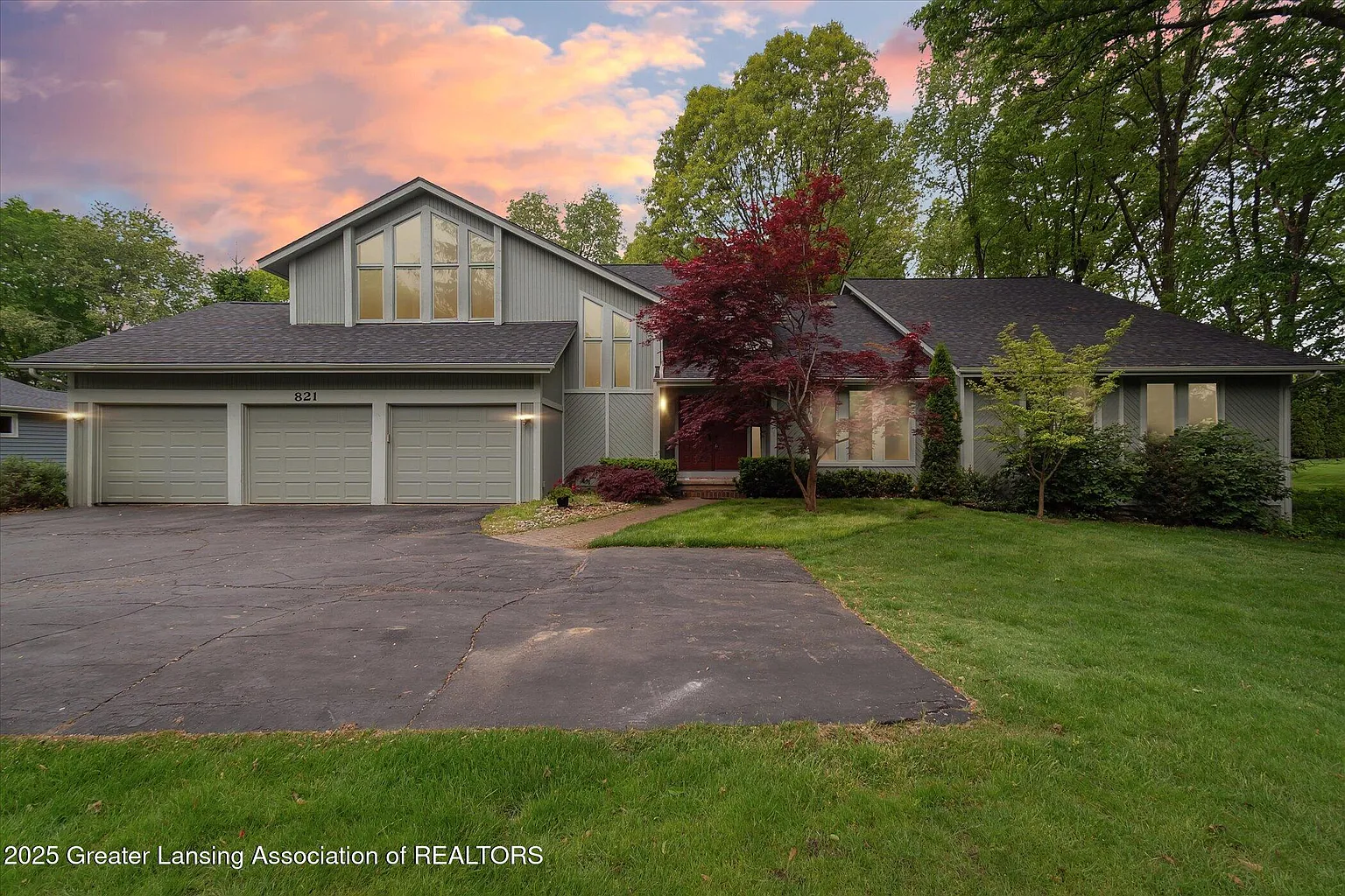 821 Saint Charles Pl photo 1
