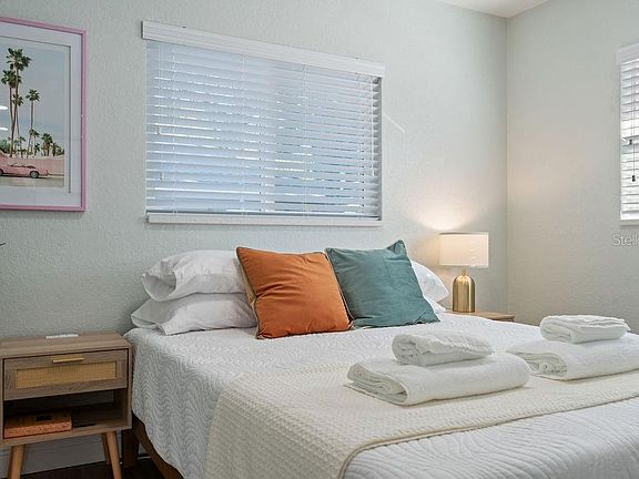 4th image of 11987 Maple St Unit 2
