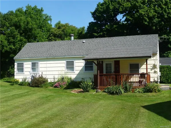 1582 Clinton St, Olcott, NY 14126