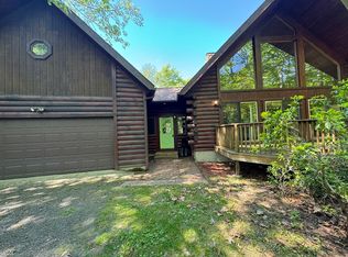 643 Woodland Way, Russell, MA 01071