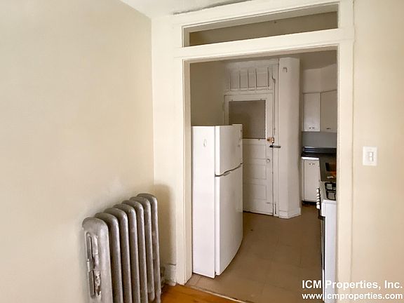 3rd image of 520 W Cornelia Ave #320