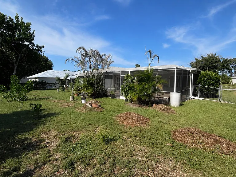 342 NW Curtis St — Photo 18