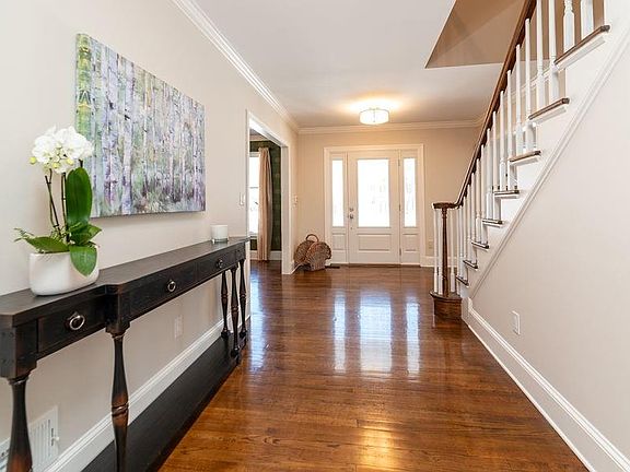 3rd image of 11 Foxhall Pl