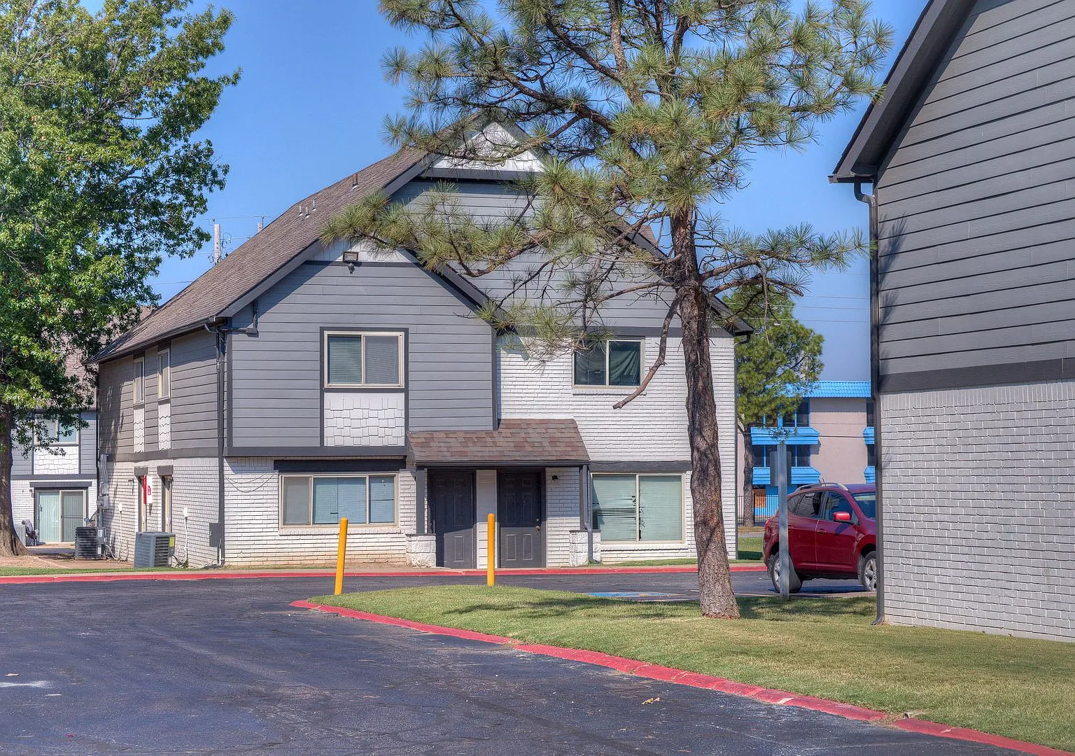 Windsor Village Townhomes — Photo 3