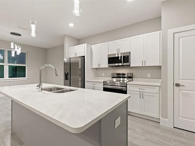 330 Royal Palm Way — Photo 18