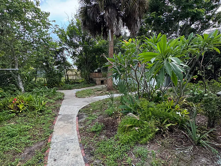 14th Pl — Photo 9