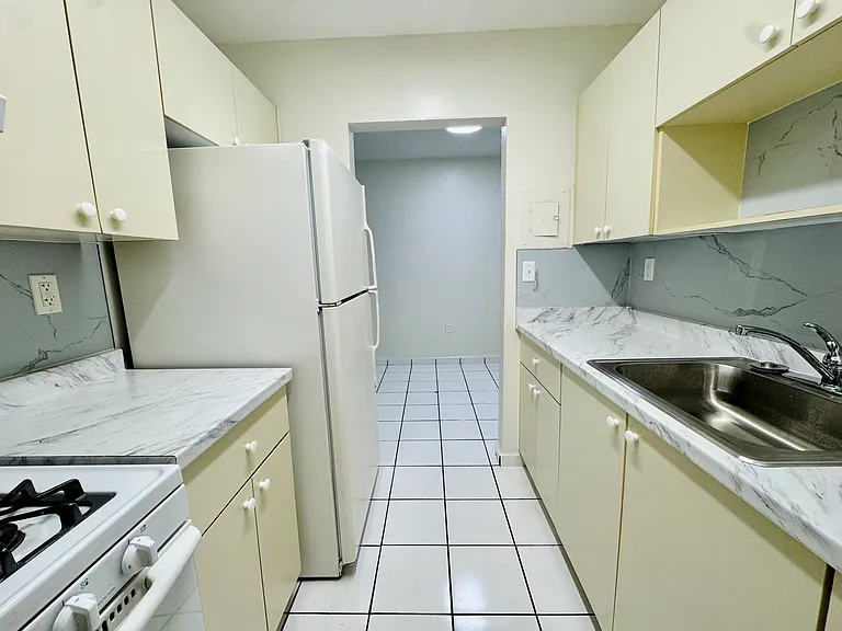 4655 Palm Ave #121 — Photo 4