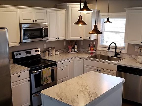 5th image of 230 N Park Dr