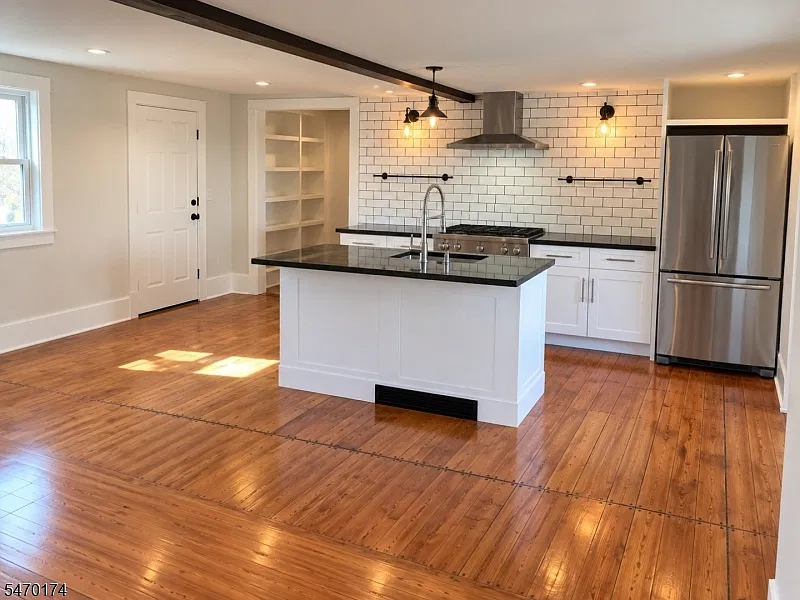 2 bed, 1.5 bath, $3,150 — Photo 3