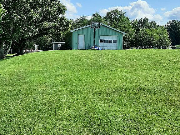 Detached garage 