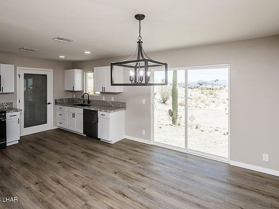 4th image of 3686 Chesapeake Blvd