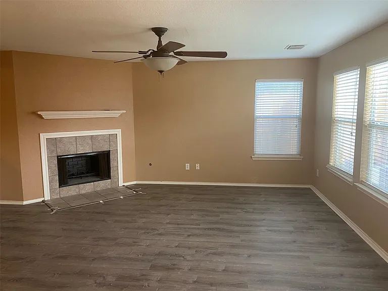 18206 Coreland Ln — Photo 2