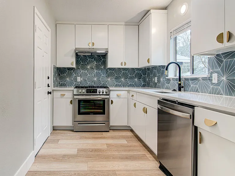 4707 Menchaca Rd — Photo 10