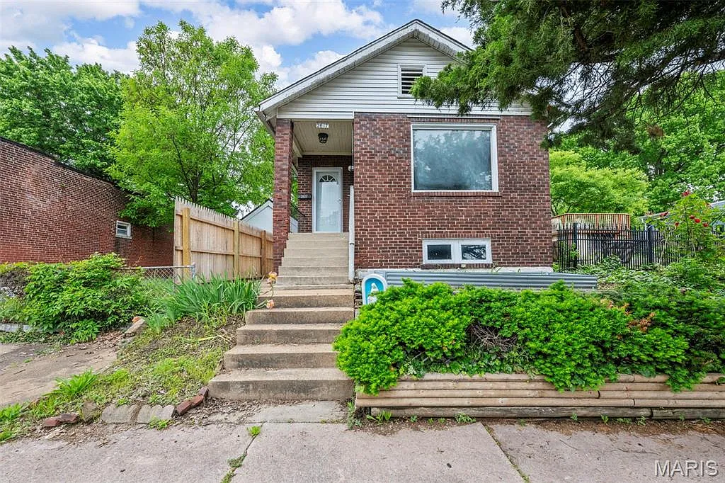 2617 Michigan Ave photo 1