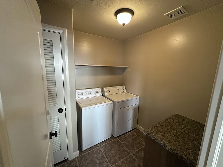 340 W 1425 N #103 — Photo 12