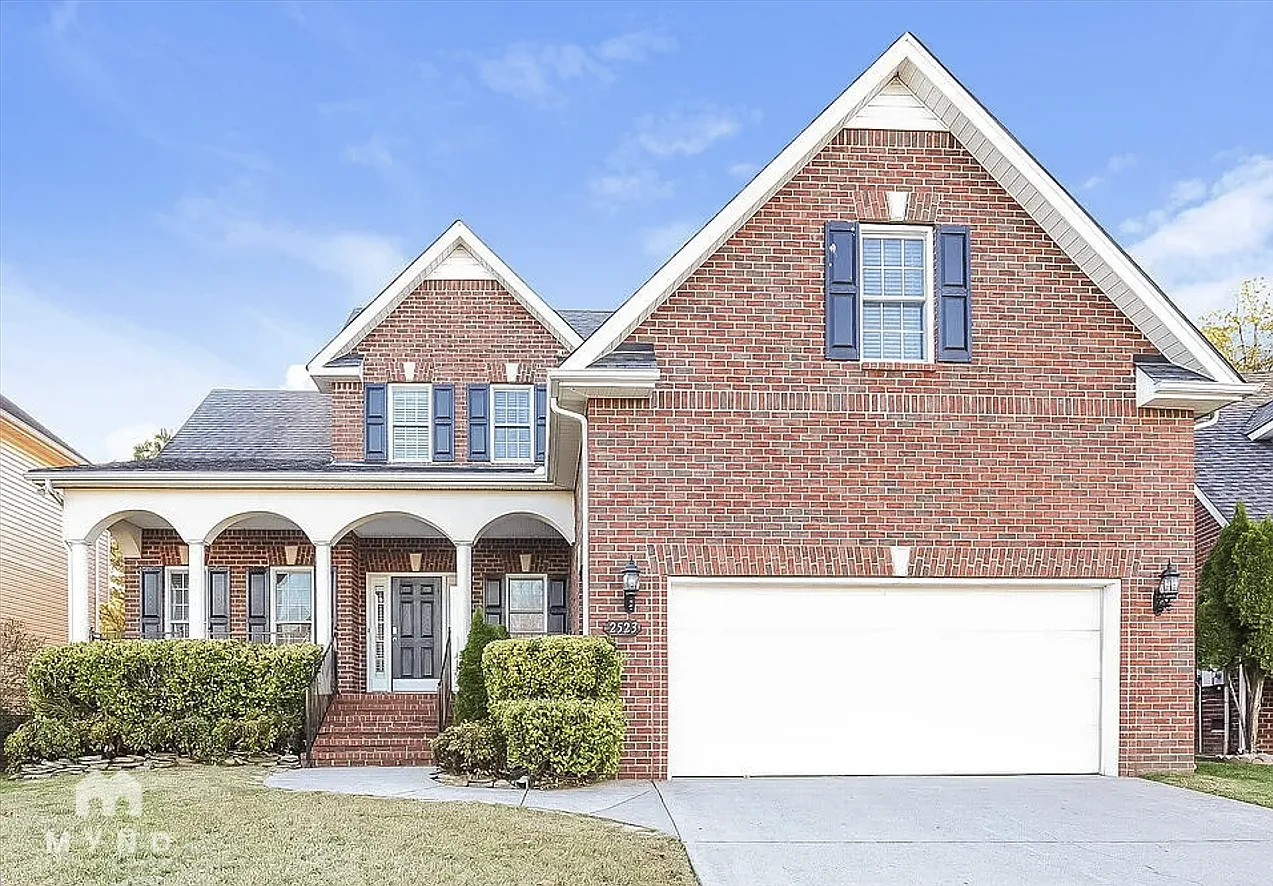 3 bed, 2.0 bath, 2288 sqft, $2,495 — Photo 1