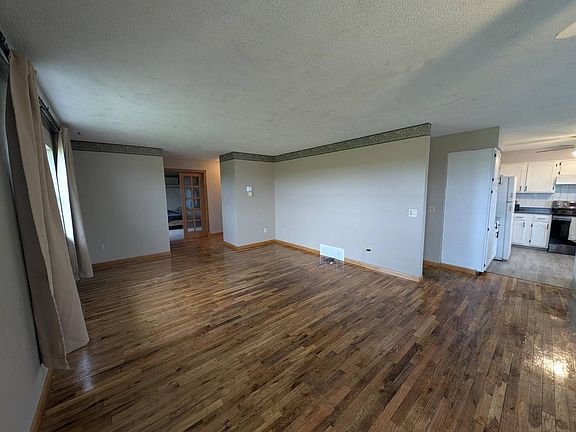5th image of 2948 33rd Ave NE