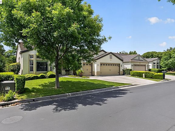 3rd image of 602 Summerset Dr