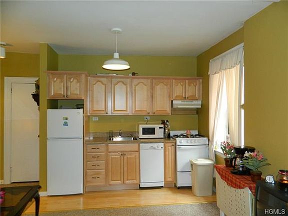3rd image of 1 Franklin Ave APT 2DD