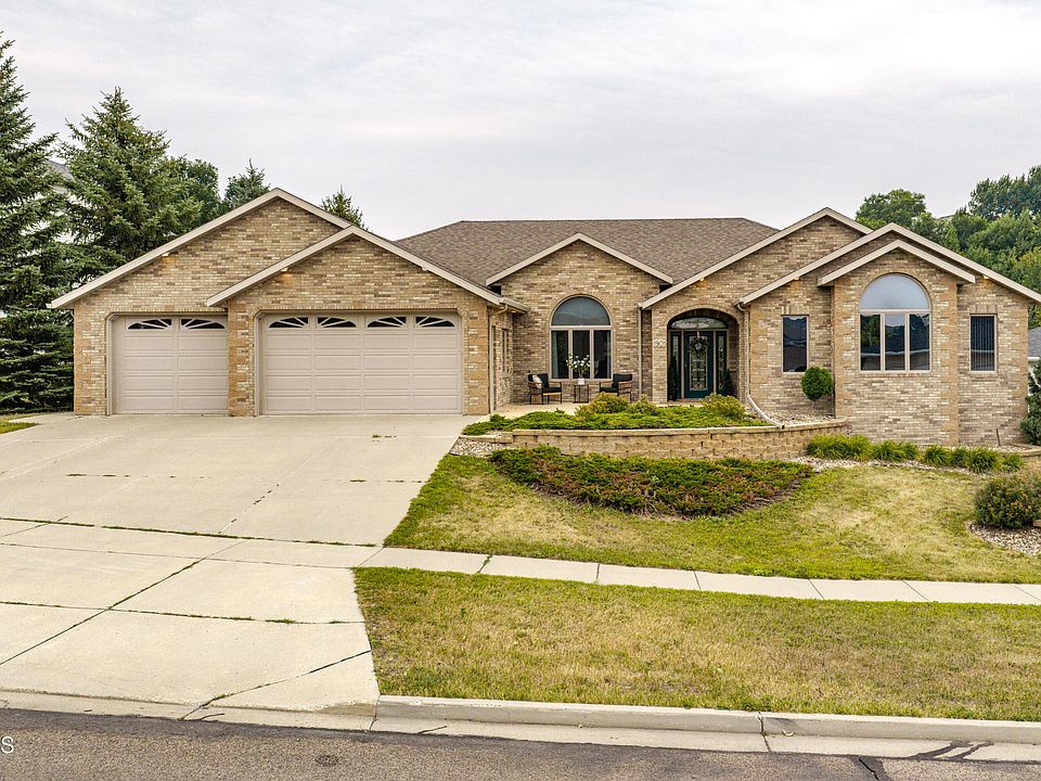 1st image of 1901 Valley Dr