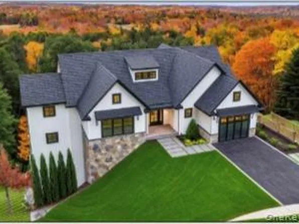 91 Fernwood Lane, Flower Hill, NY 11576