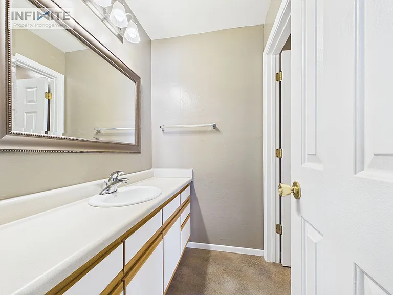 3026 W Villard St #2D — Photo 12