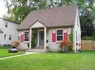 2851 S 88th St, West Allis, WI 53227