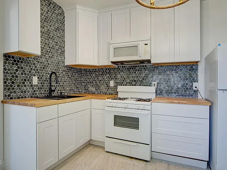 19 Bayview Ave #B — Photo 11