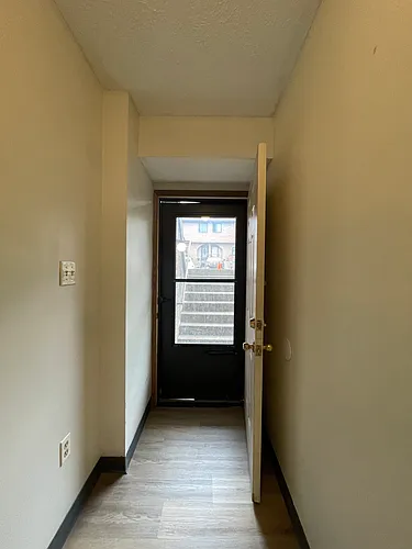 3273 Niagara Sq Photo 1