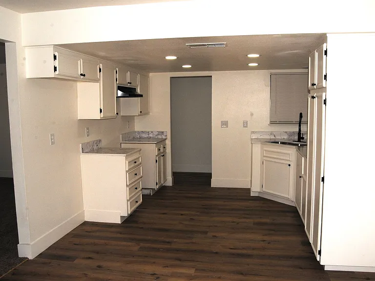 2401 Bernice Ct — Photo 2