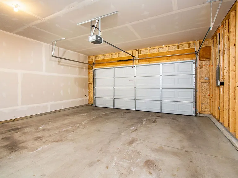 1867 Bluff Ridge Ct — Photo 20
