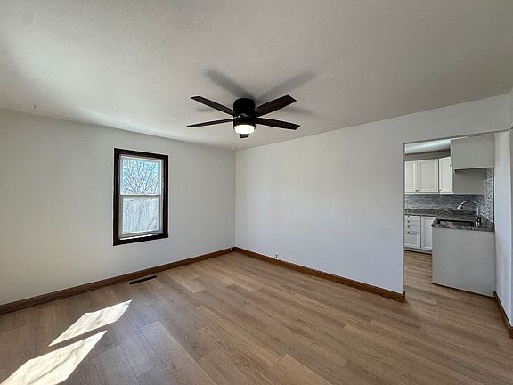 3rd image of 1123 E Adams Ave