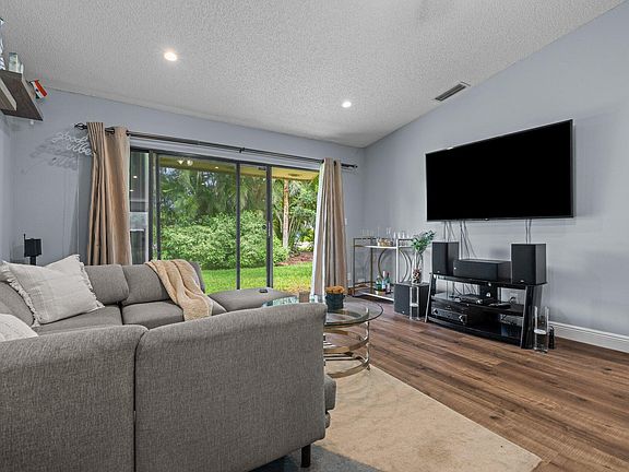 4th image of 6 Danby Place Place
