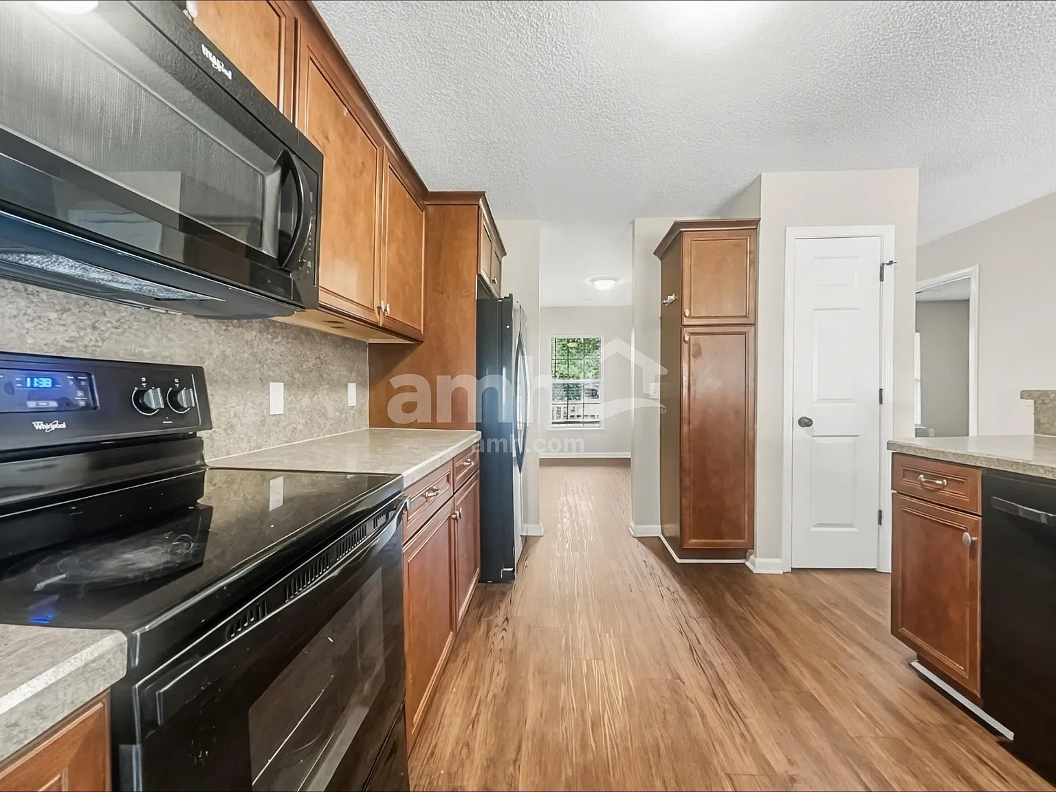 3 bed, 2.0 bath, 1838 sqft, $2,410 — Photo 4