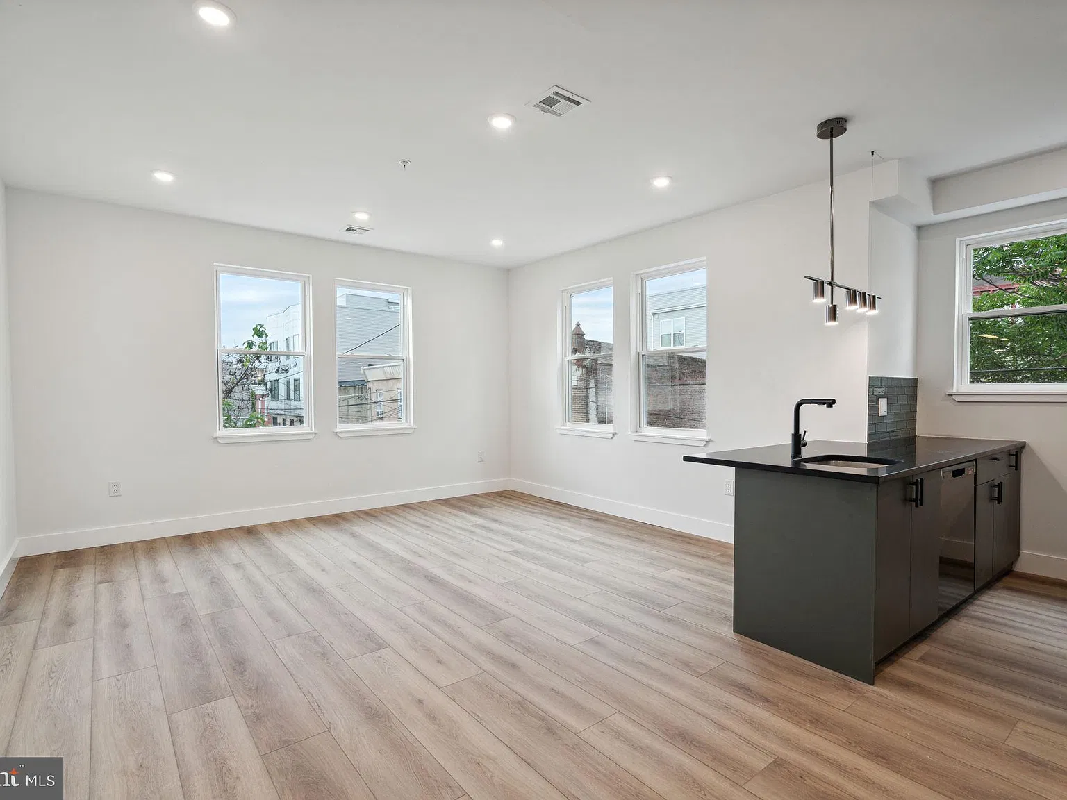 156 W Cumberland St — Photo 4