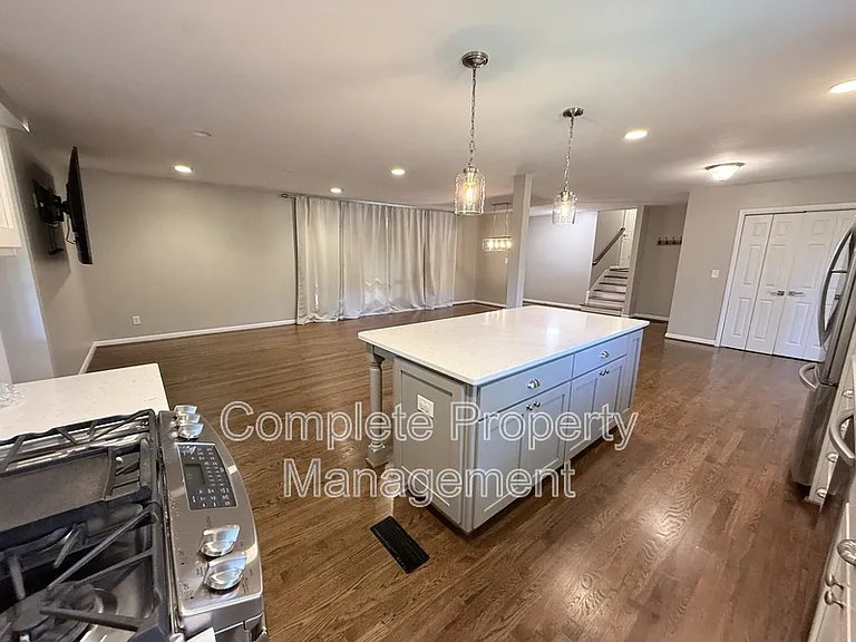 3153 Woodhaven Dr — Photo 34