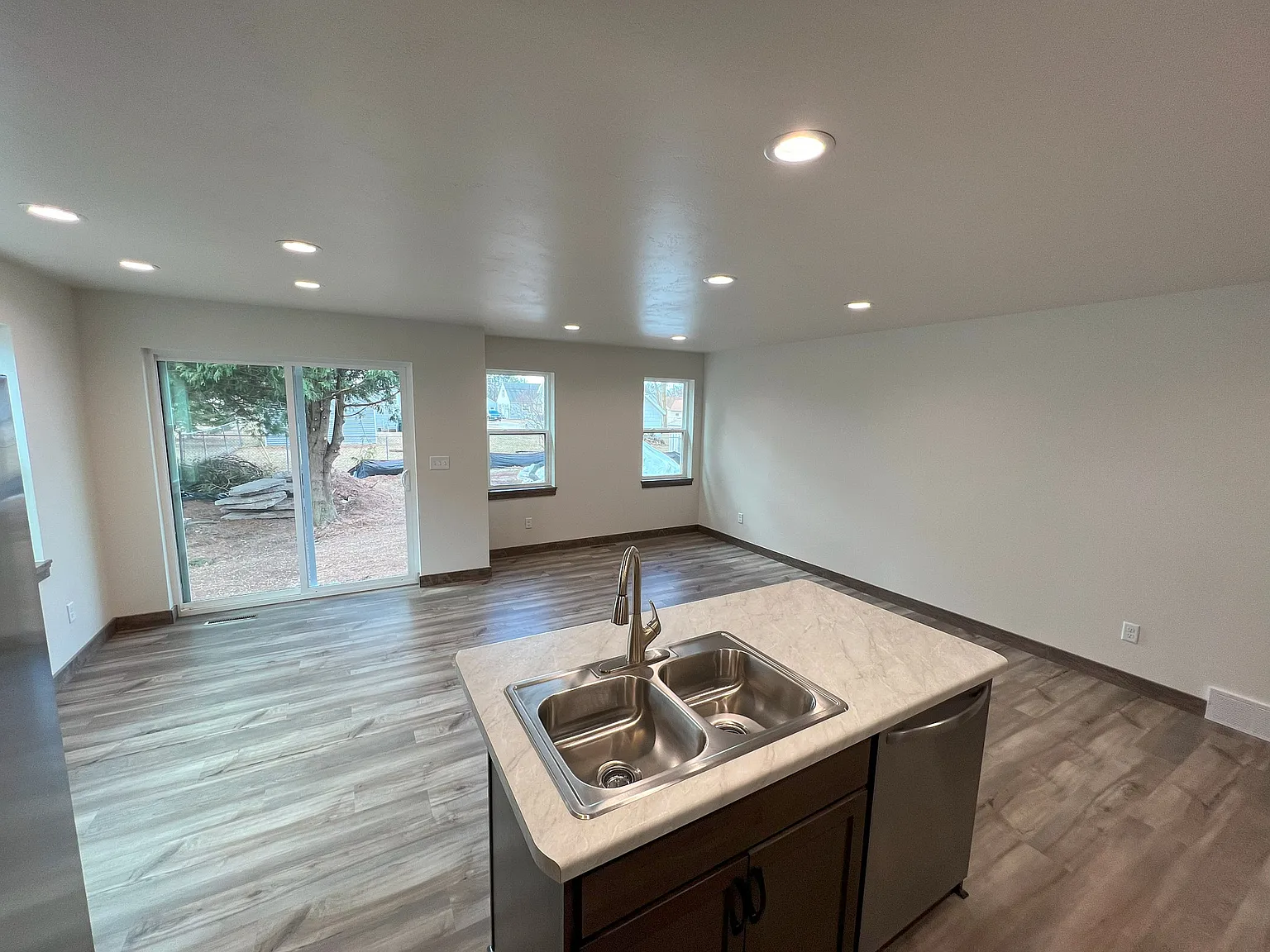 213 Kamps St — Photo 3