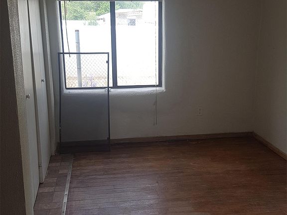 2nd image of 820 1/2 W Manhattan Ave