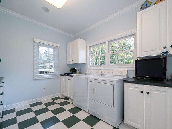 5th image of 362 Stonehenge Dr SW