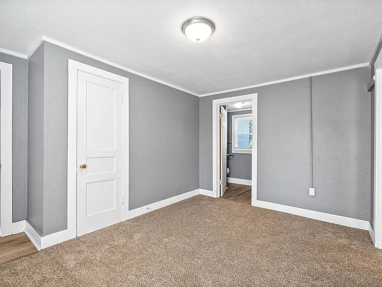 Lafayette Road-420 — Photo 18