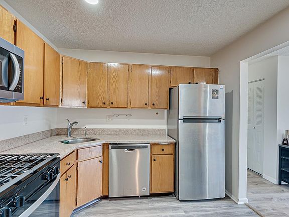 3rd image of 409 Lancaster Ct