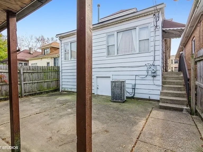 502 E 88th Pl — Photo 11