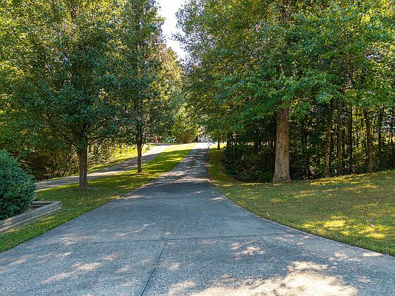 5th image of 52 Blakes Ln
