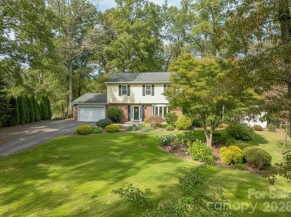 49 Tee Box Ln, Etowah, NC 28729