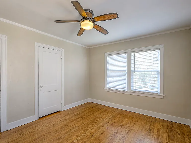 421 E Meyer Blvd — Photo 13