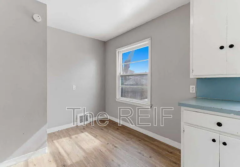 813 Alvord Ave — Photo 2