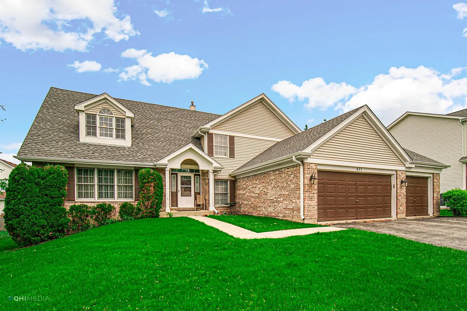 671 Majestic Dr photo 1