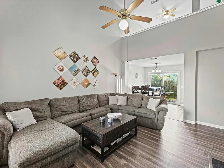 9000 Wellesley Dr — Photo 1