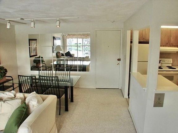 5th image of 18 Hamilton Rd APT 205