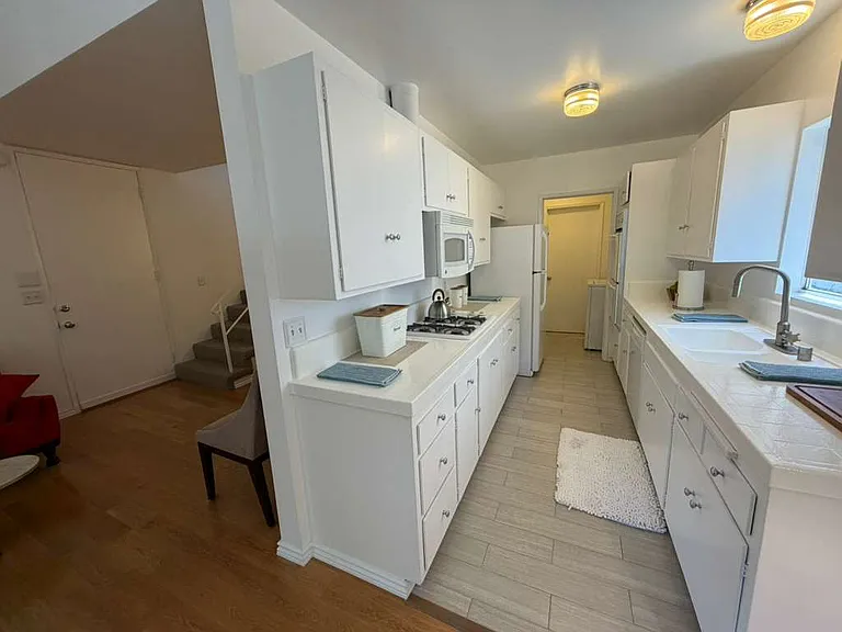 8572 Wonderland Ave — Photo 17